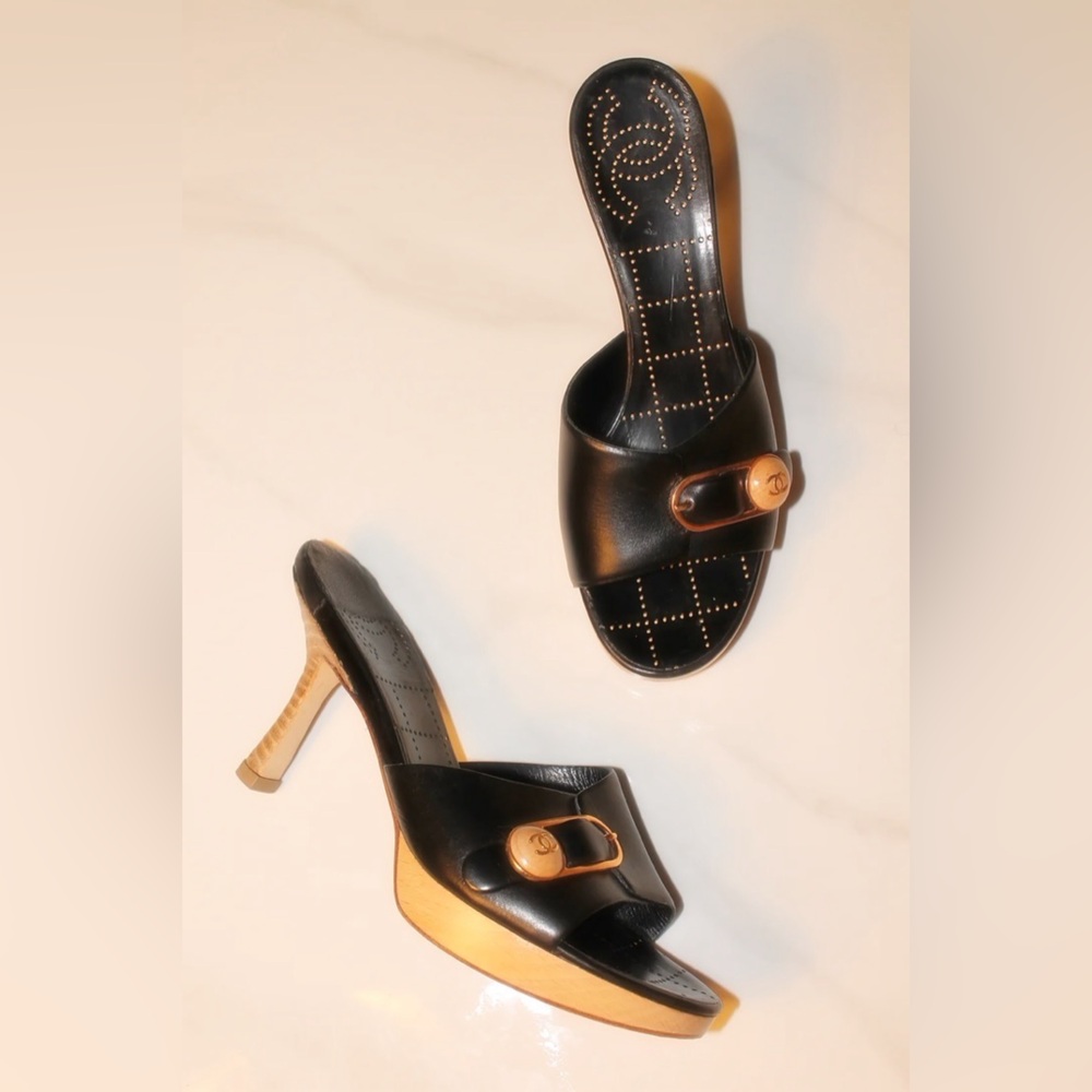 SOLD ‼️ CHANEL HEELS